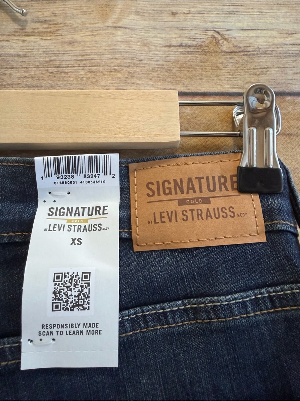 Signature By Levi Strauss Baby Bump Skinny Jeans Dark Wash Maternity Size XS NWT - Picture 5 of 7